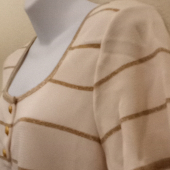 Cache Cream & Gold Top - Picture 2 of 9